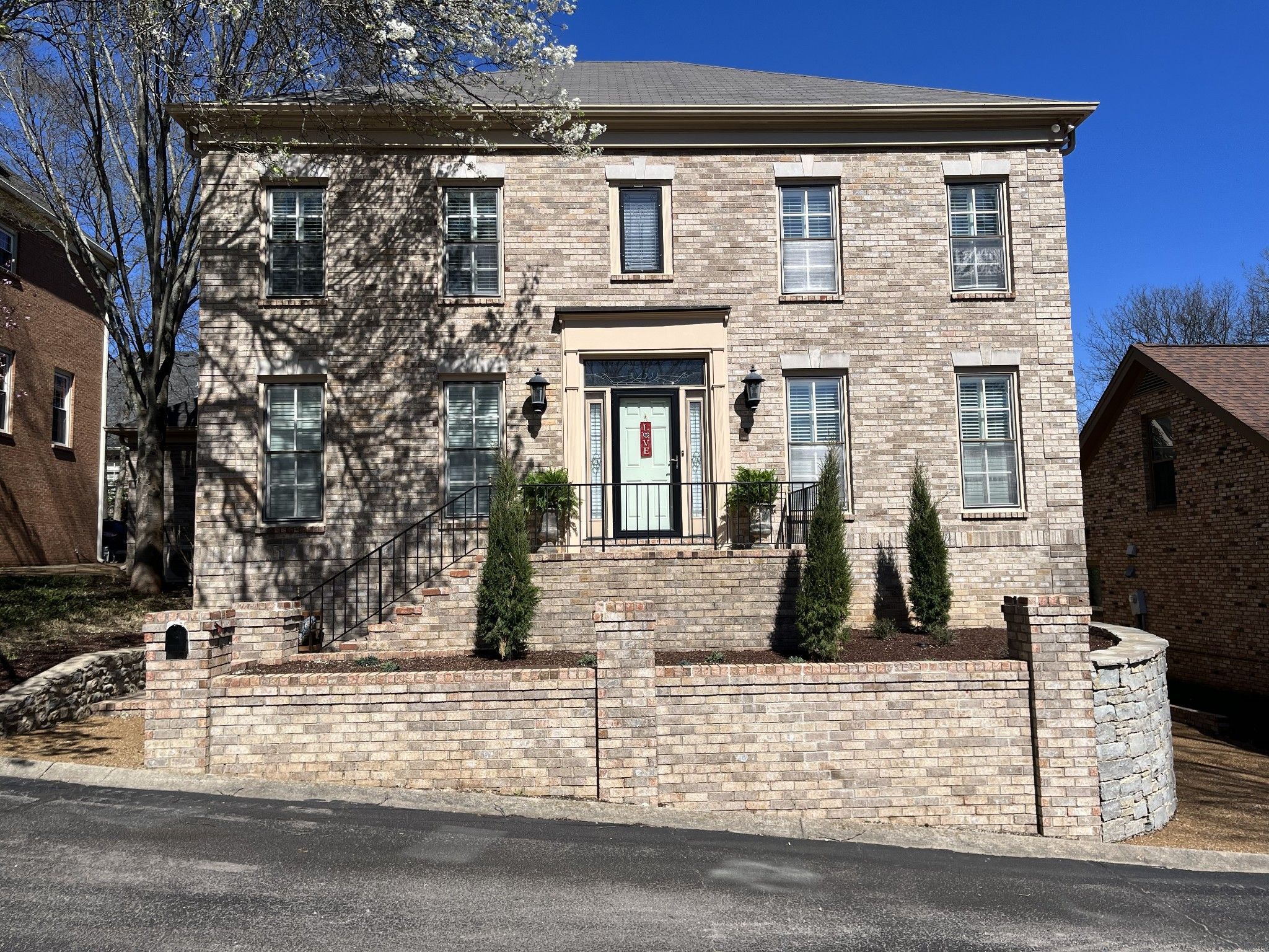 235 Burlington Pl
