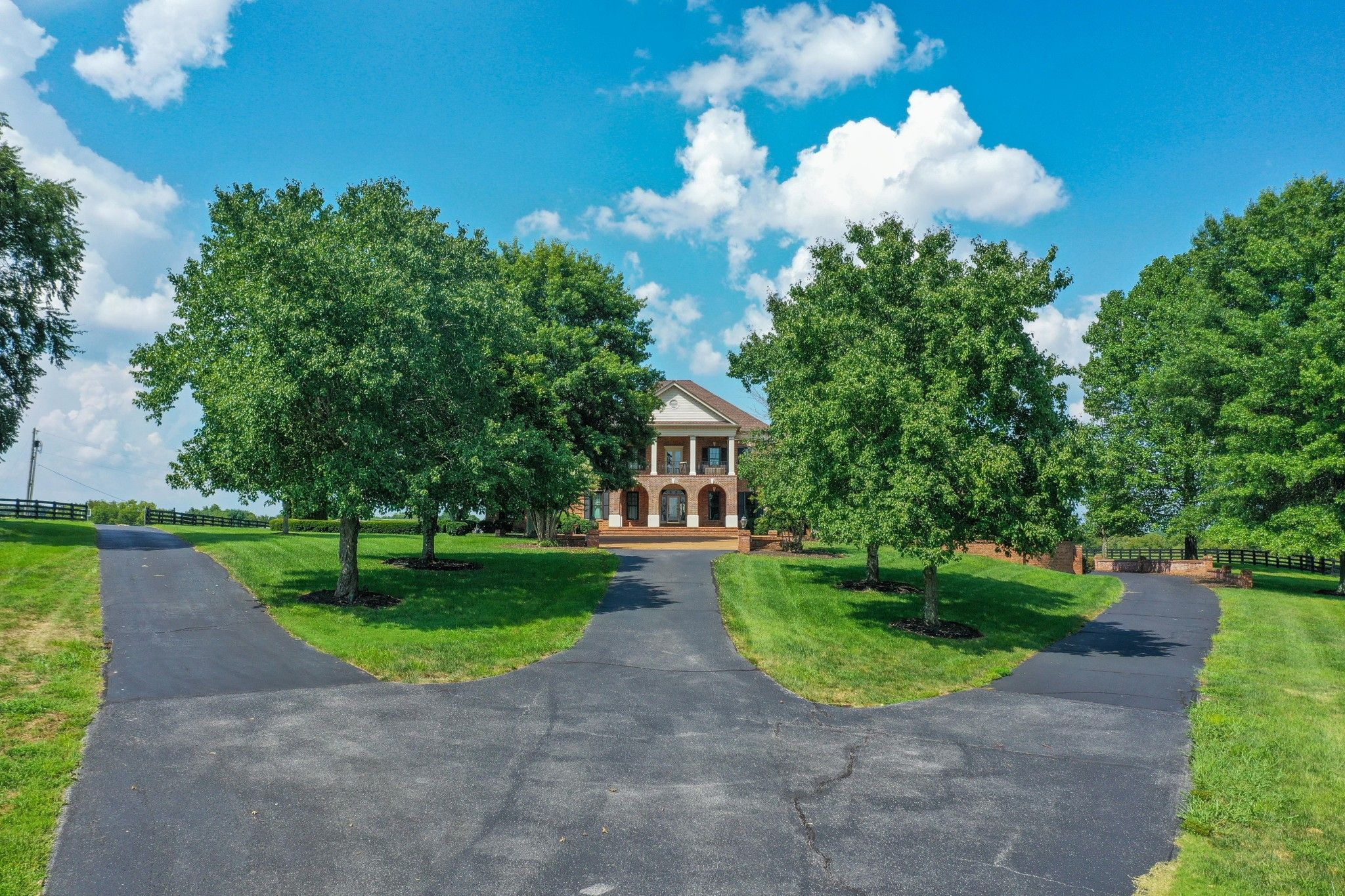 607 Sunnyside Ln