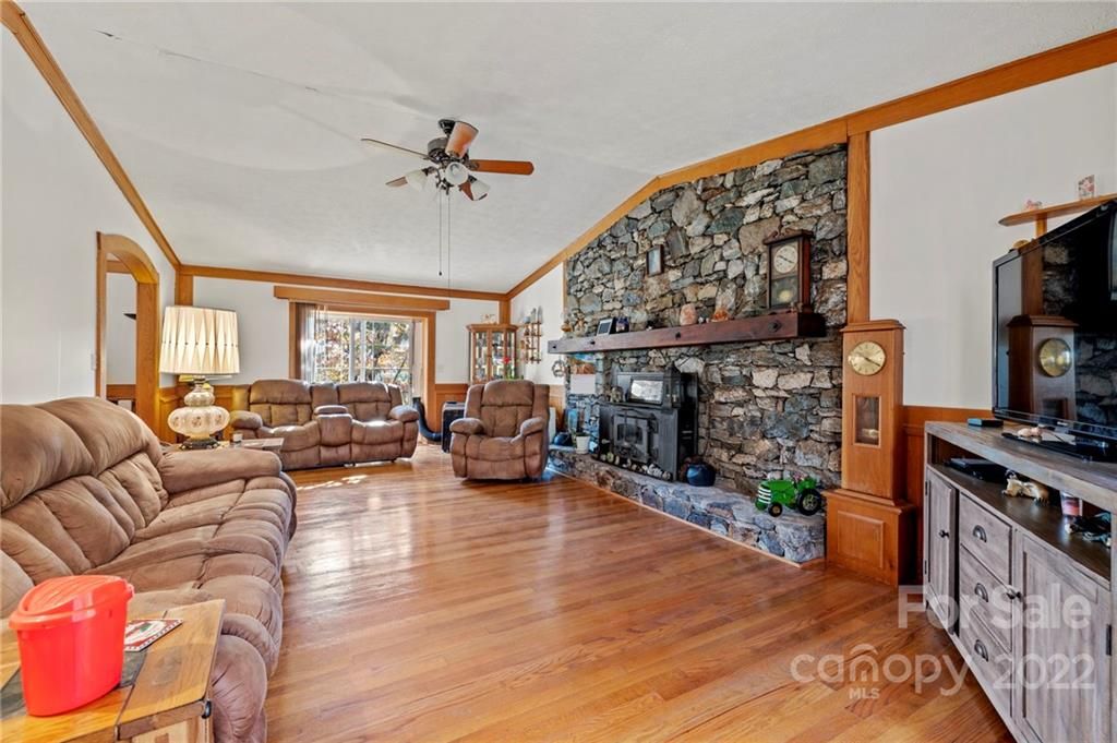 367 Wooded Bluff Lane