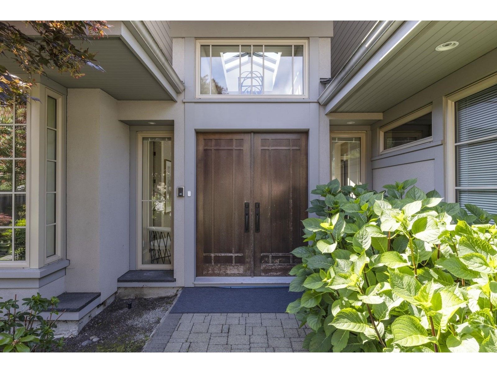 2566 MARINE DRIVE