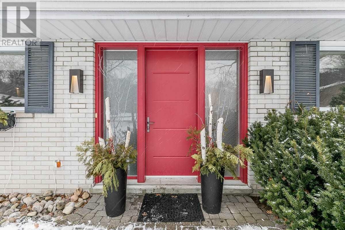 13 VINE CRES