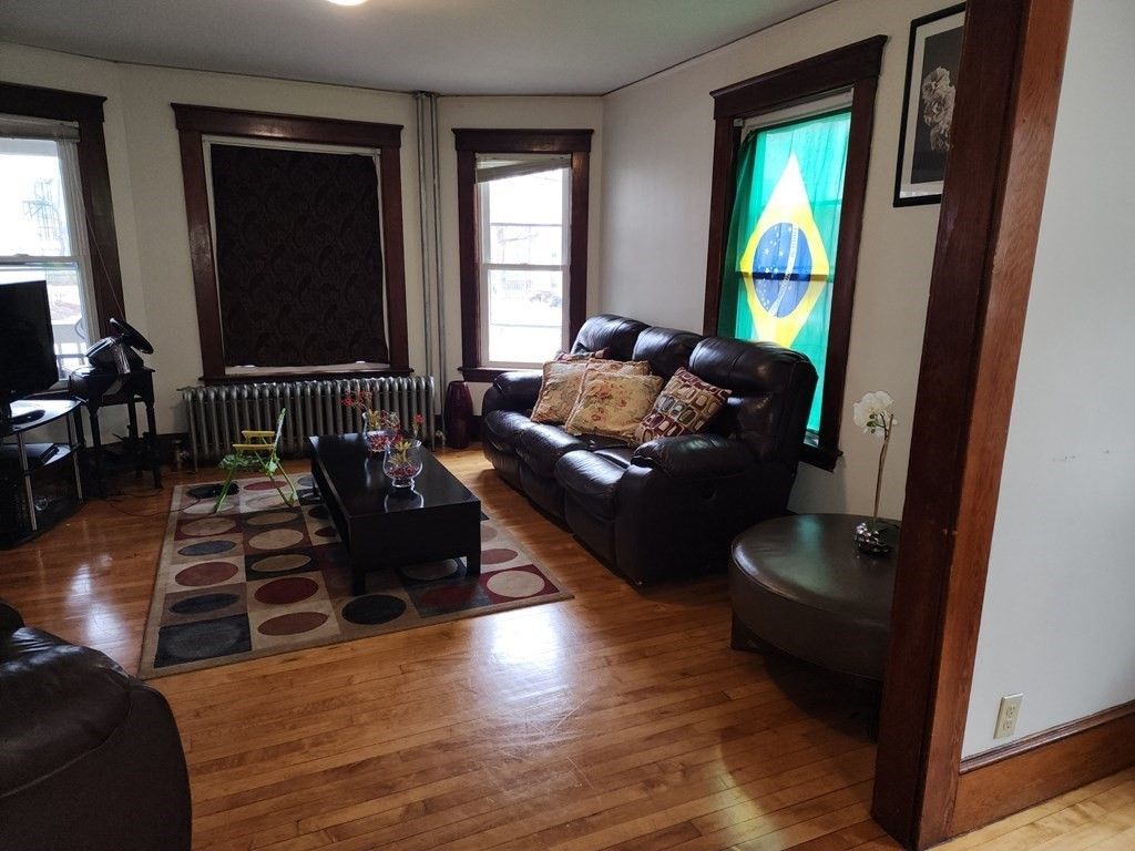 16 Deloss St