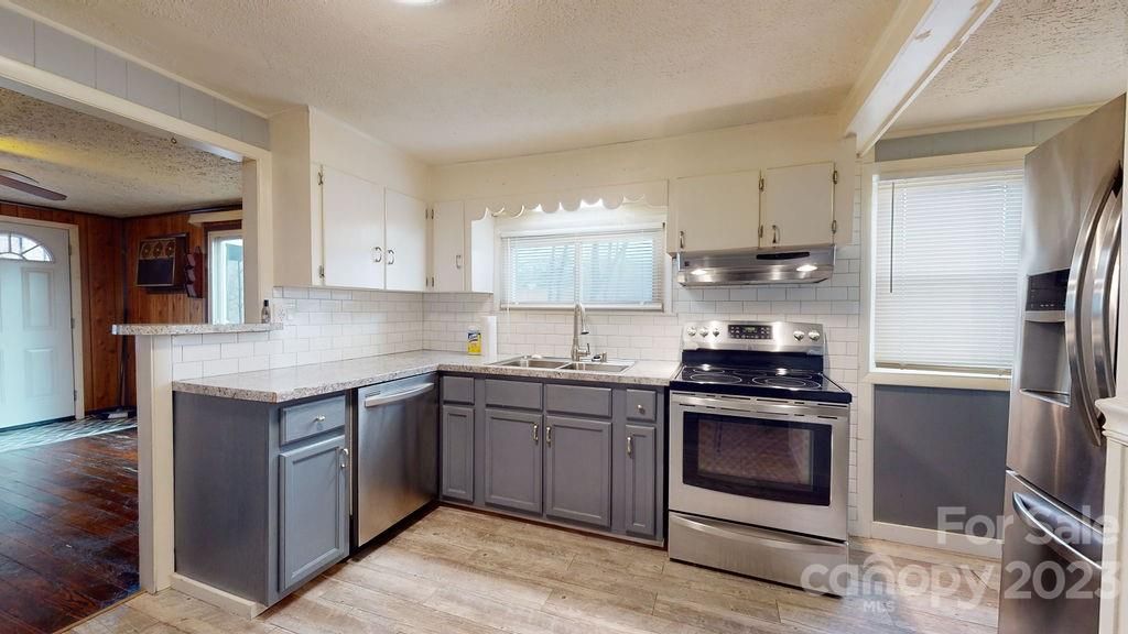 9 Albright Way