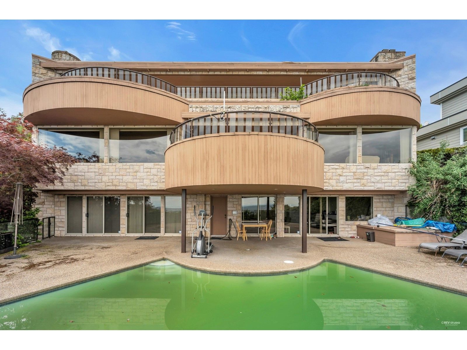 2539 WESTHILL DRIVE