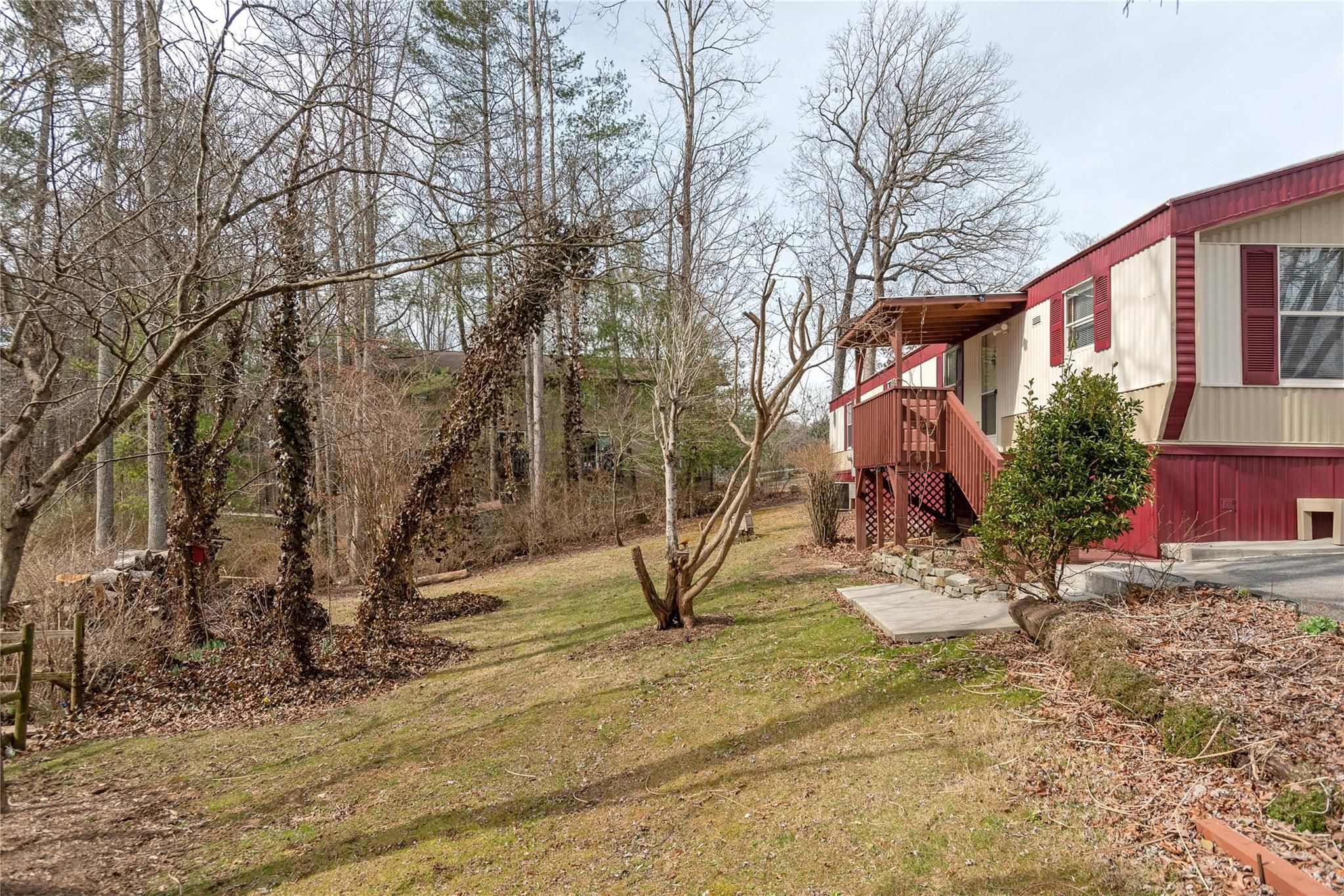 2 N Mockingbird Lane