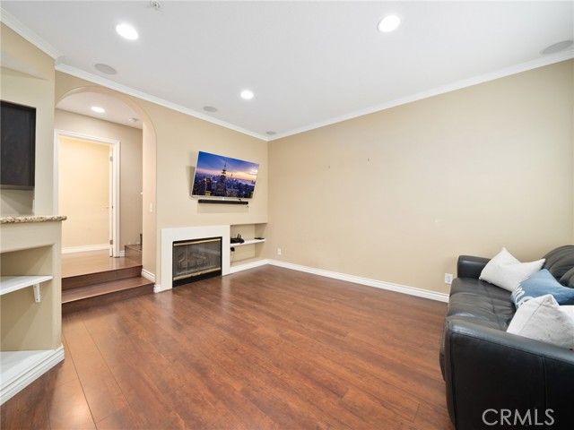 24 Breakers Ln