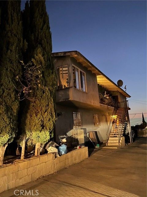 945 N Ditman