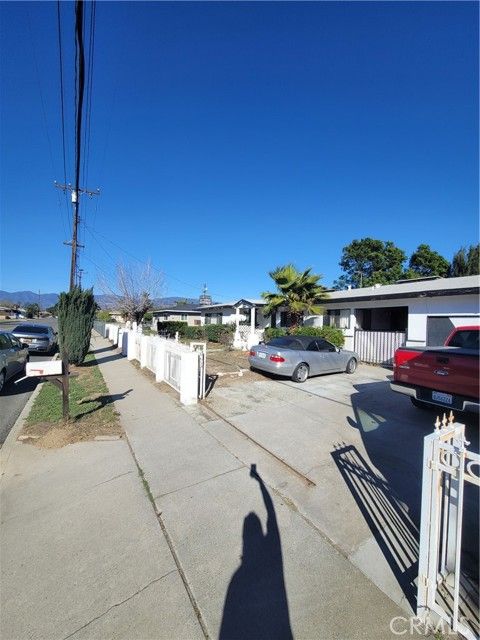 1261 N Sycamore Avenue