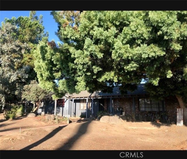 808 Robertson Boulevard