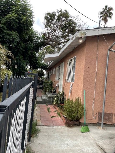 852 W 66th Street