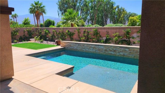 45589 Seacliff Court