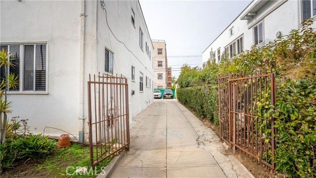 1221 5th Avenue