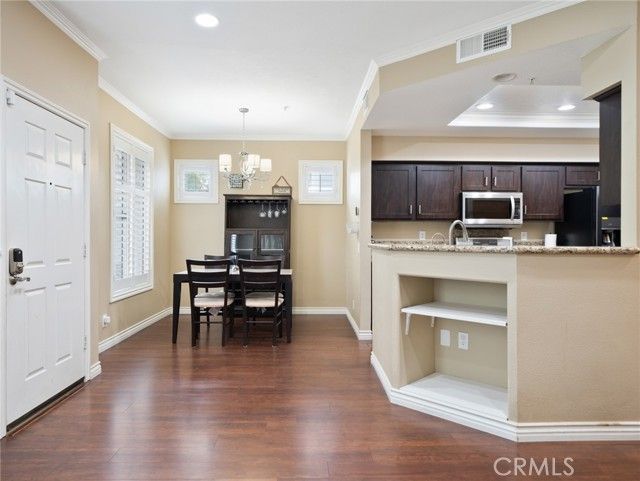 24 Breakers Ln