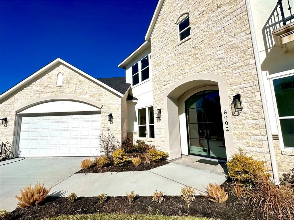 8002 N Circle Drive