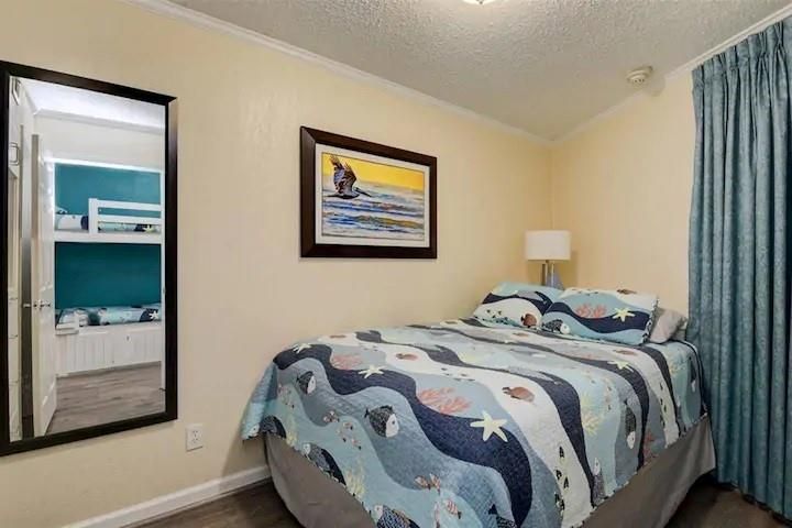 6102 Seawall Boulevard