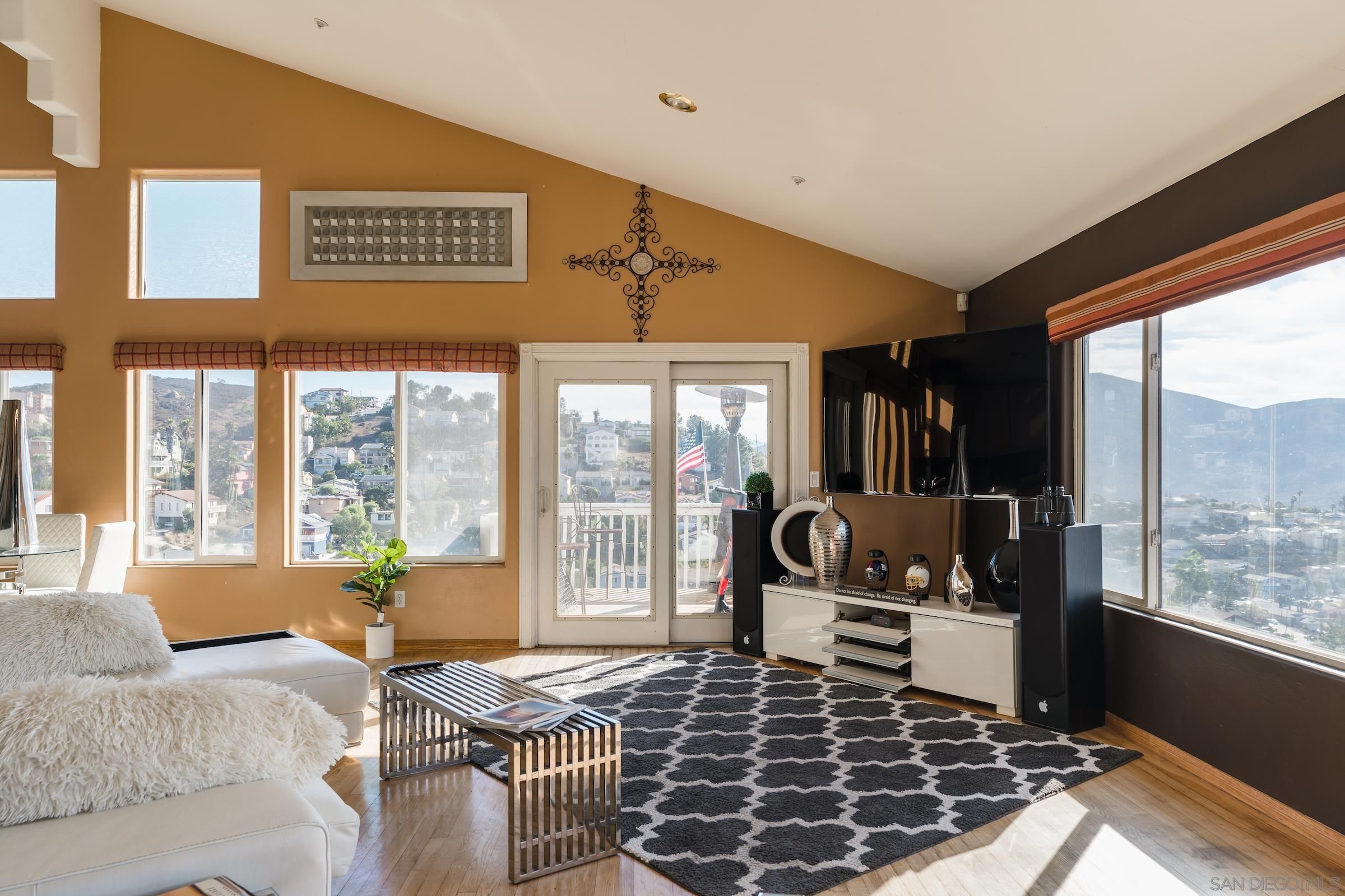 1621 La Presa Ave