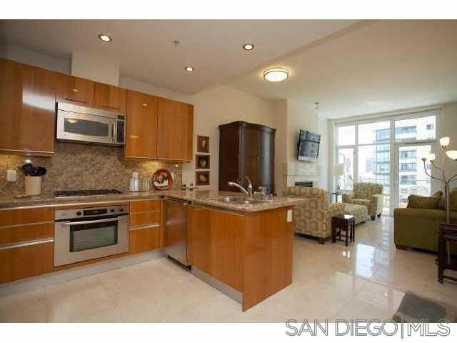 550 Front St  402