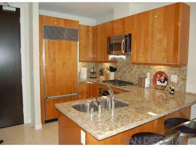 550 Front St  402