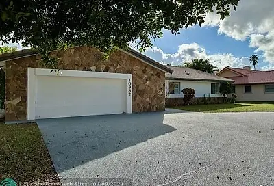 10982 Lakeview Dr Coral Springs FL 33071