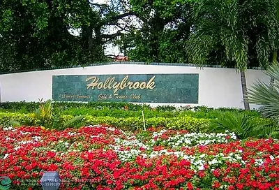 9511 N Hollybrook Lake Dr Pembroke Pines FL 33025