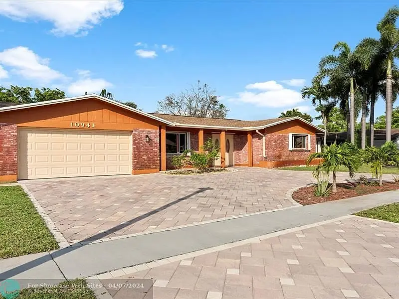 10941 NW 16 Ct