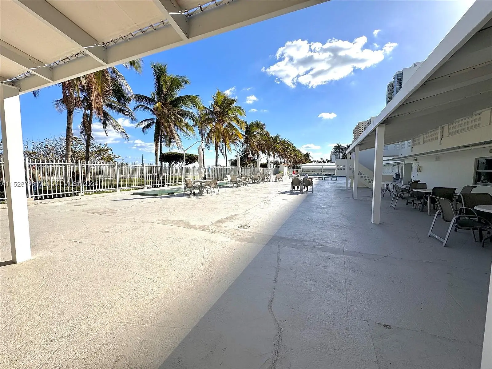 2899 Collins Ave