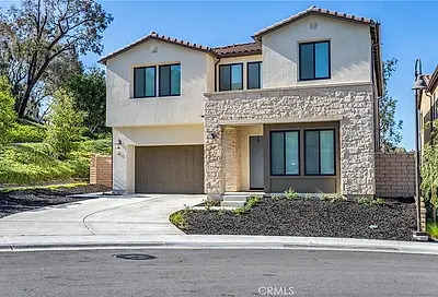 47 Lontano Lake Forest CA 92630