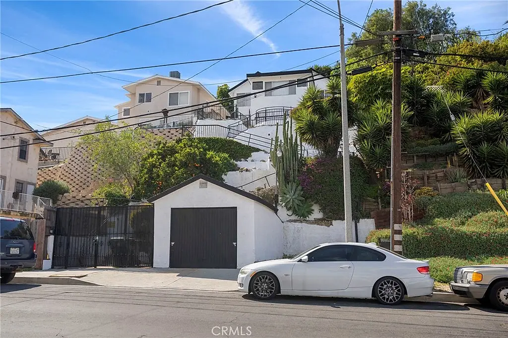 1111 paraiso street