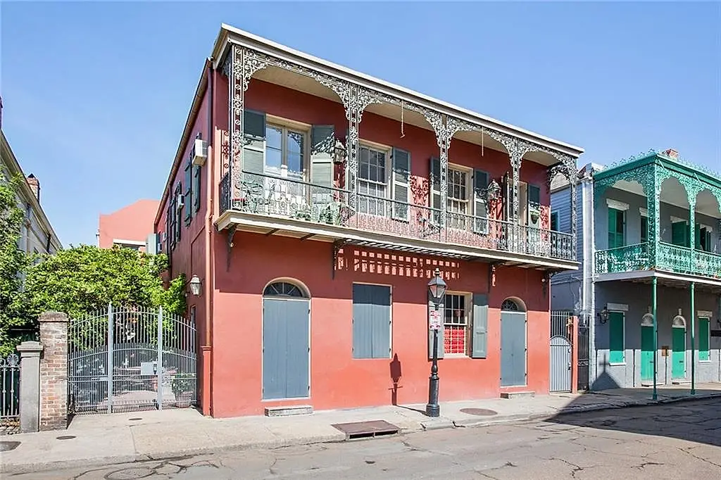1119 Chartres Street