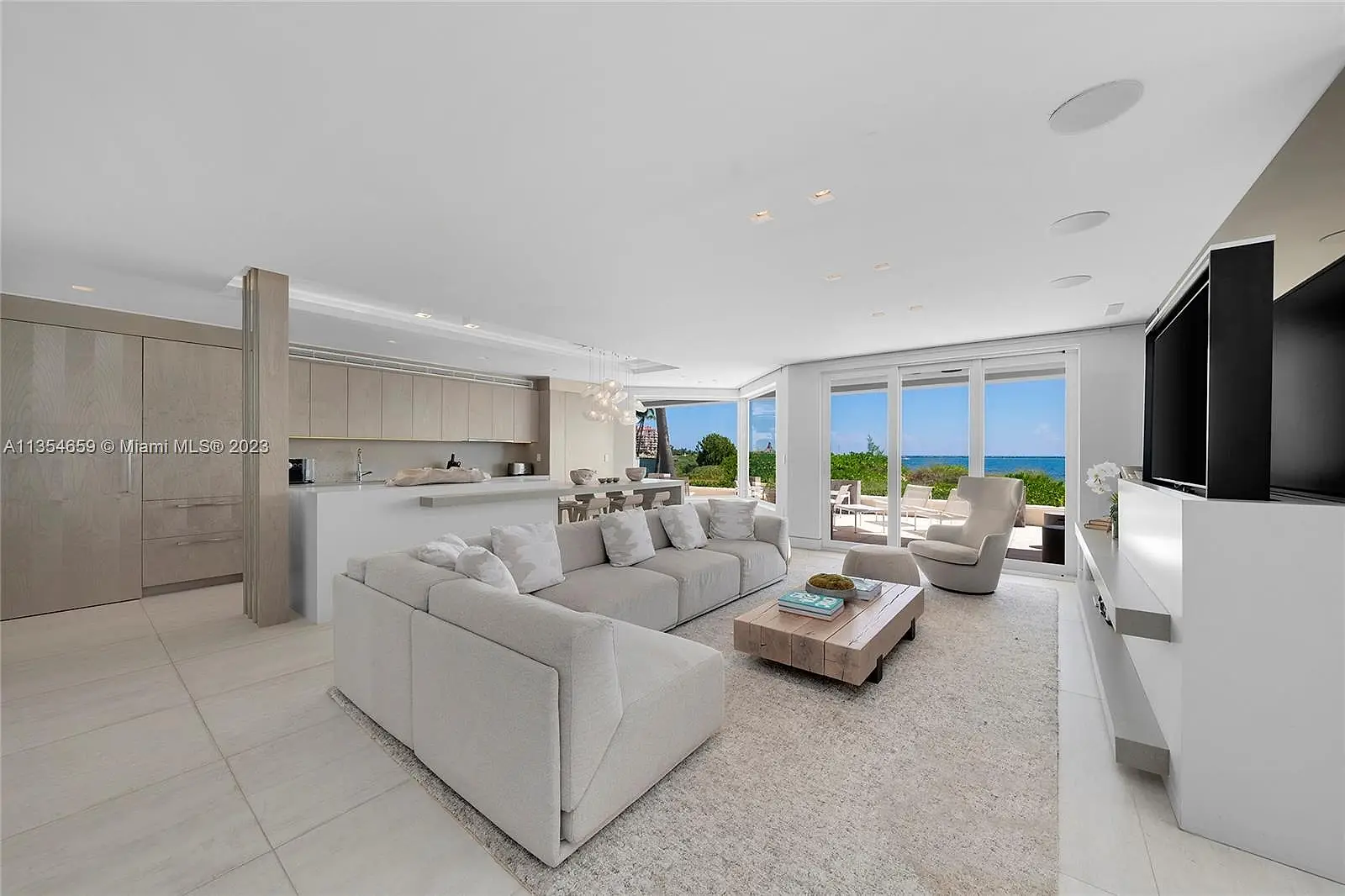 15811 Fisher Island Dr