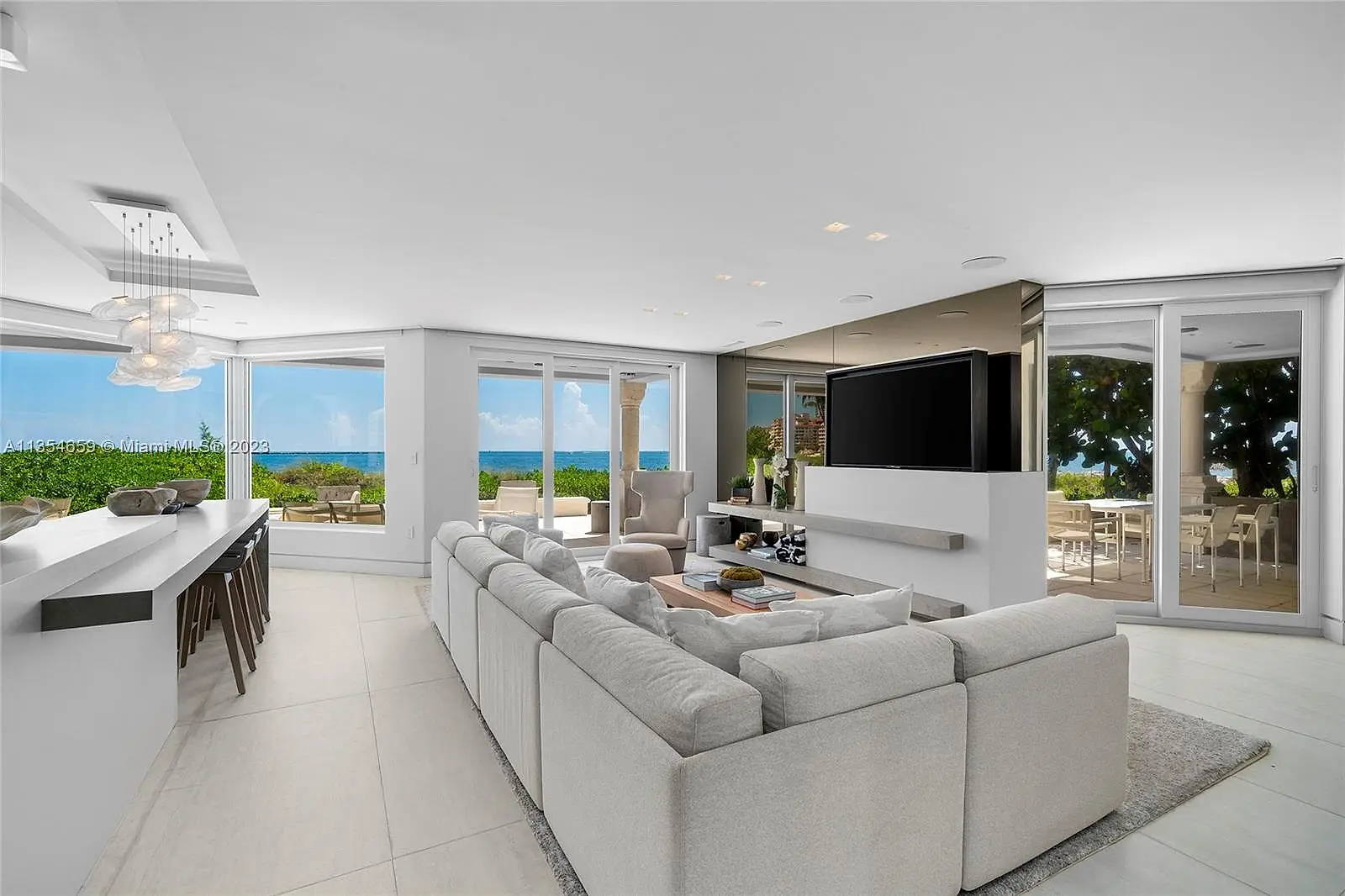 15811 Fisher Island Dr