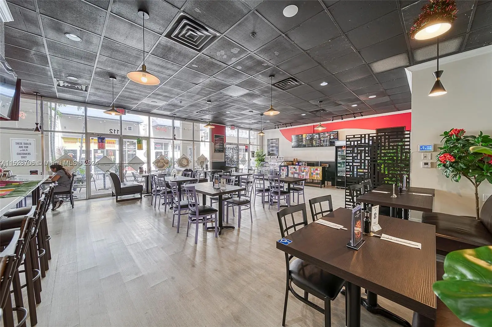 Full-Service Restaurant With Terrace In Pompano Beach City
