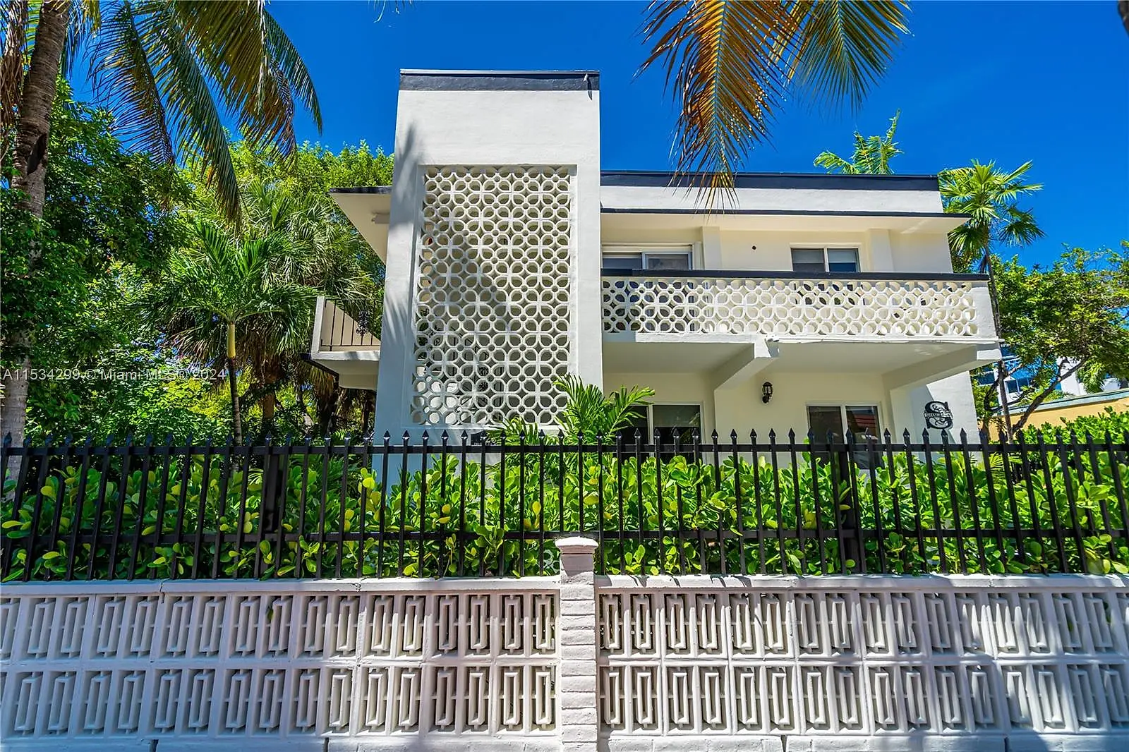 428 Collins Ave