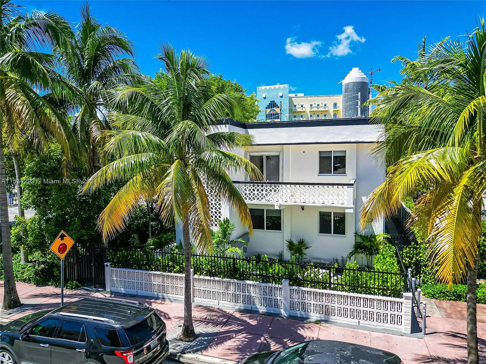 428 Collins Ave