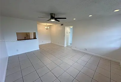 1045 Twin Lakes Dr Coral Springs FL 33071