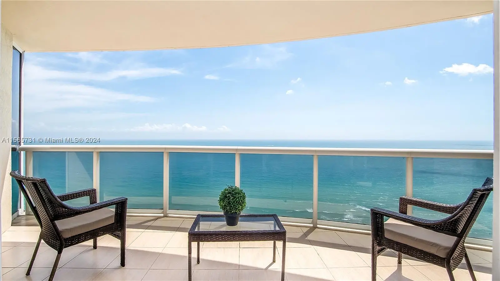 17555 Collins Ave (Avail 5/15-12/1)