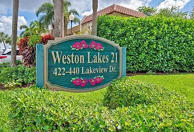 422 Lakeview Dr Weston FL 33326