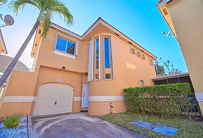 11199 Lakeview Dr Coral Springs FL 33071