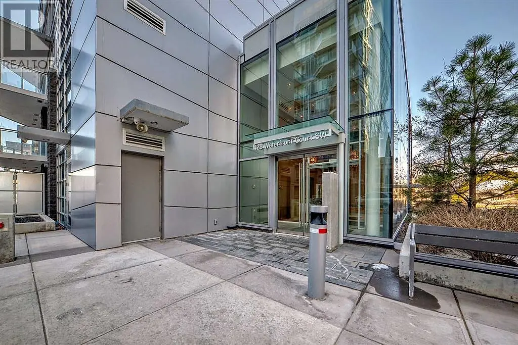 202, 128 Waterfront Court SW