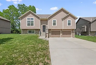 418 Wiltshire Drive Raymore MO 64083