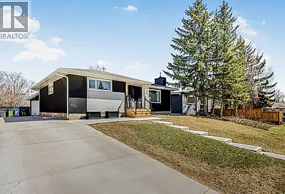 108 Cantree Place SW Calgary AB T2W2K2