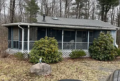 7 Stones Throw Dr Tolland MA 01034