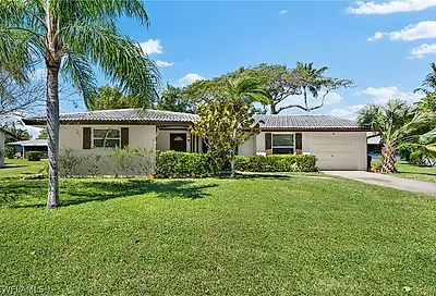 6 Maui Circle Naples FL 34112