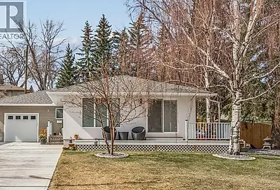 2 Tipton Place NW Calgary AB T2K3L5