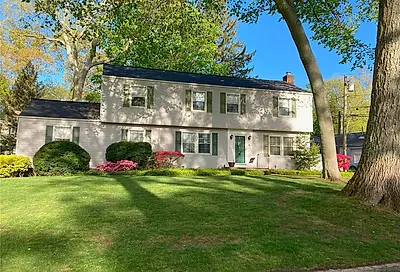 4 Heritage Court Cold Spring Harbor NY 11724