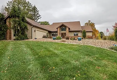 1108 Bruce Lane Pella IA 50219