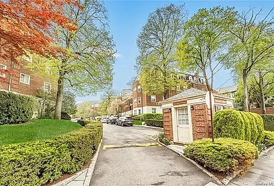 3 Chateaux Circle Scarsdale NY 10583