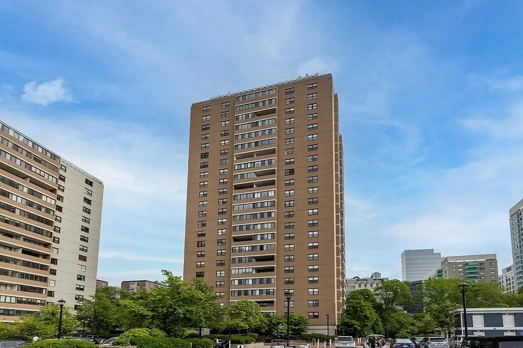 6-8 Whittier Place Pkg Space 231