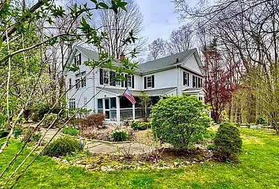 8 Ladd Rd Sturbridge MA 01566