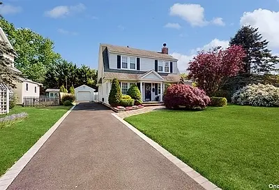 8 Nelson Court Blue Point NY 11715